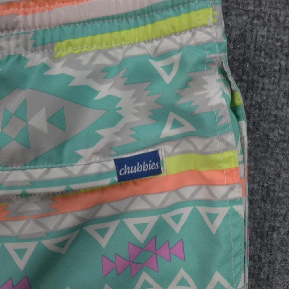Chubbies Shorts Mens L Multicolor Geometric En Fuego Swim Trunks 5.5 Lined Beach